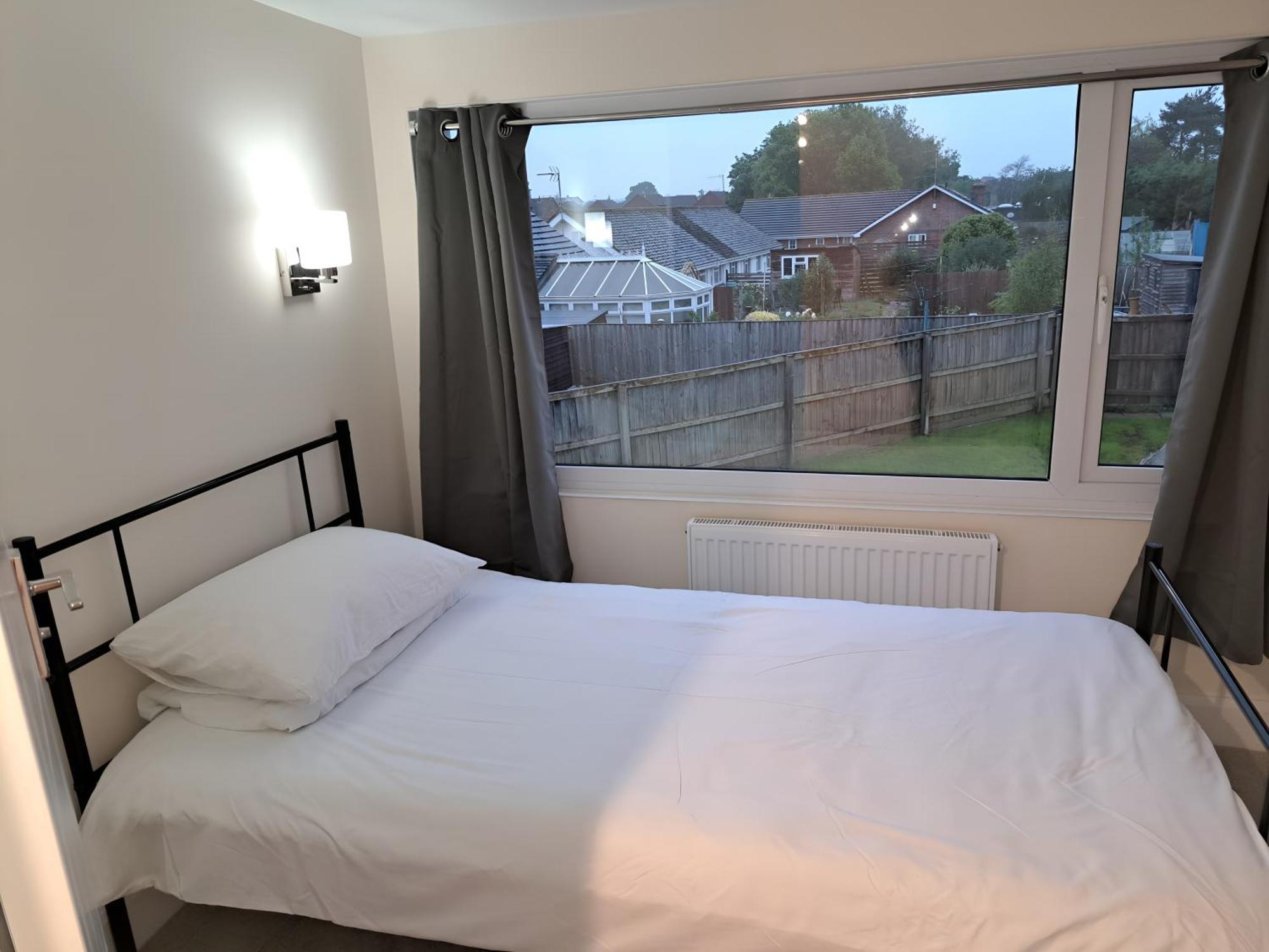 Beautiful 5 Bedroom Bungalow, Sleeps 7, In Calne Exteriér fotografie