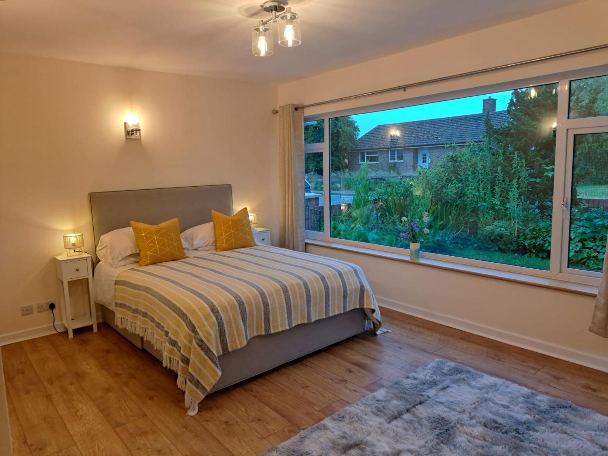 Beautiful 5 Bedroom Bungalow, Sleeps 7, In Calne Exteriér fotografie