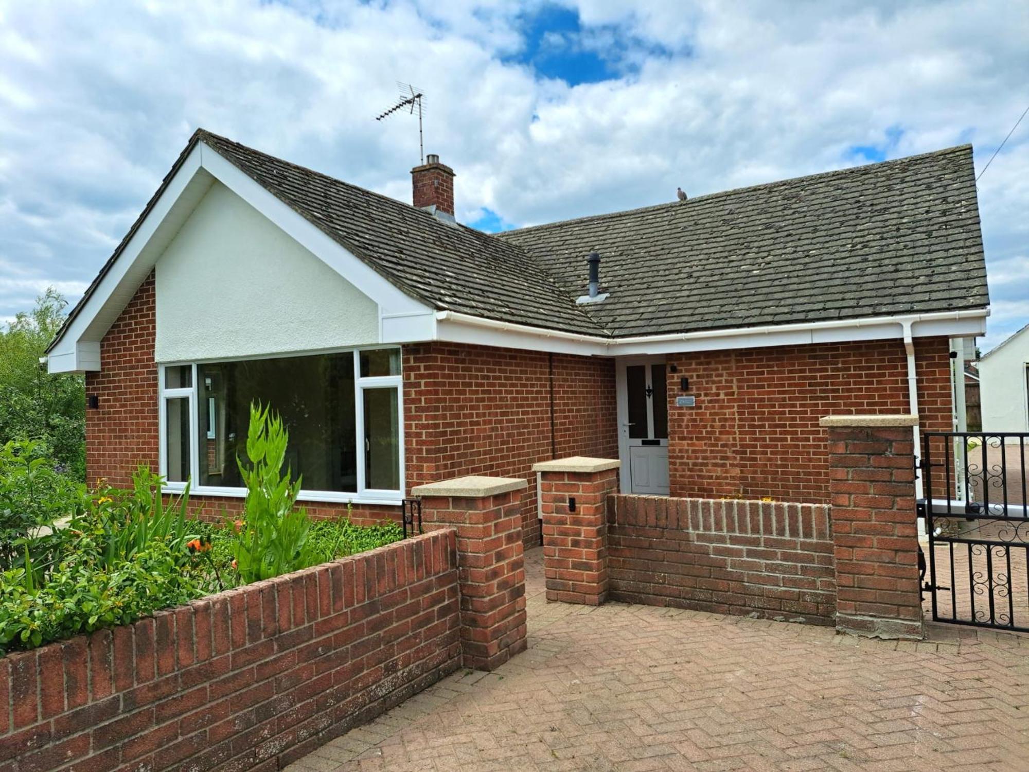 Beautiful 5 Bedroom Bungalow, Sleeps 7, In Calne Exteriér fotografie